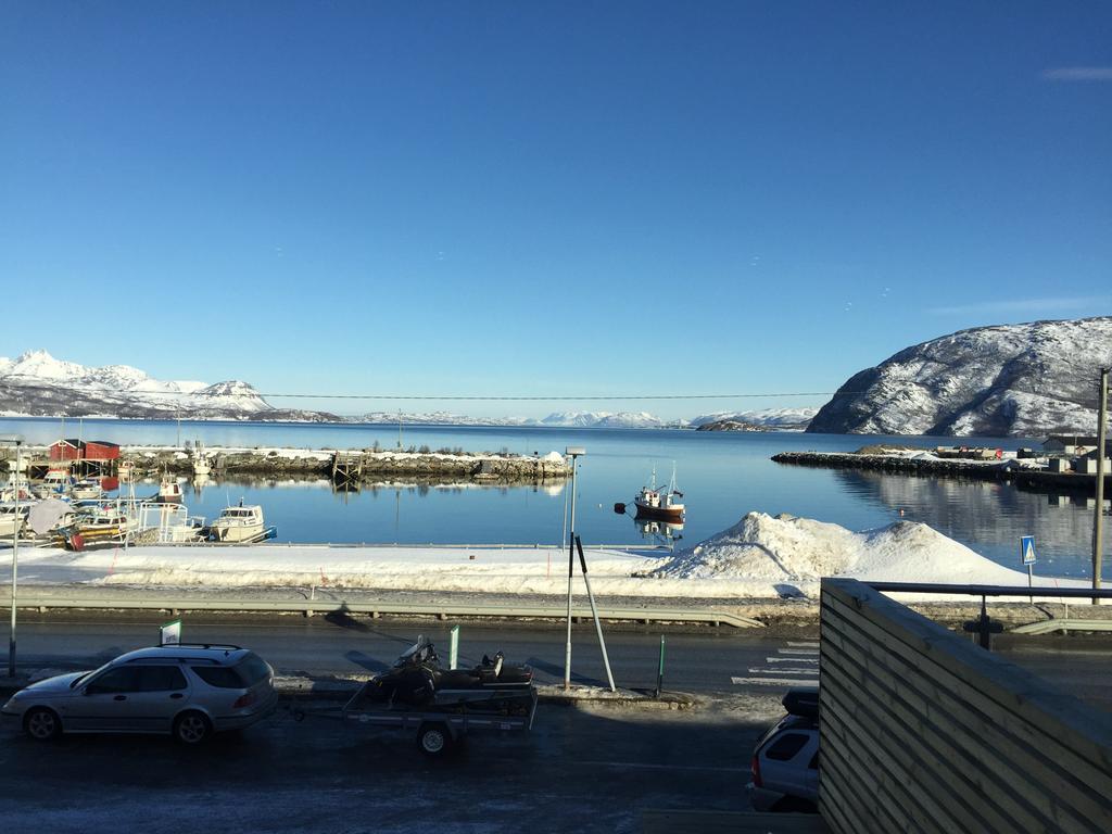 Pa Taket Overnatting Sørkjosen المظهر الخارجي الصورة